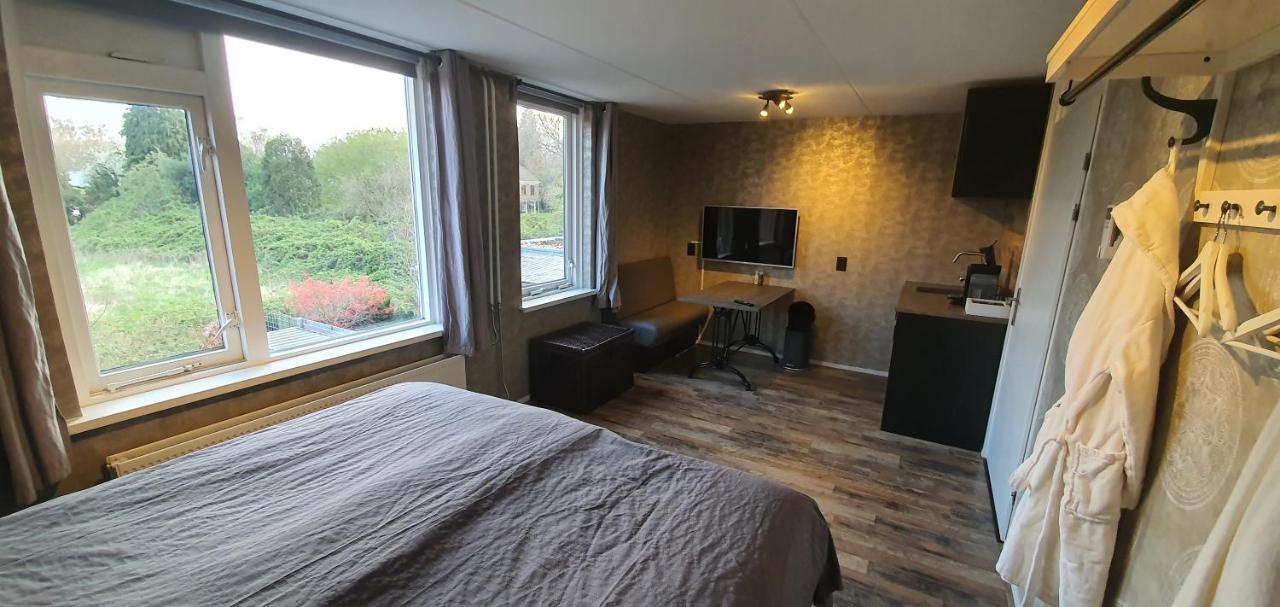 Bed & Budget Mackenzieplaats Wilp 외부 사진