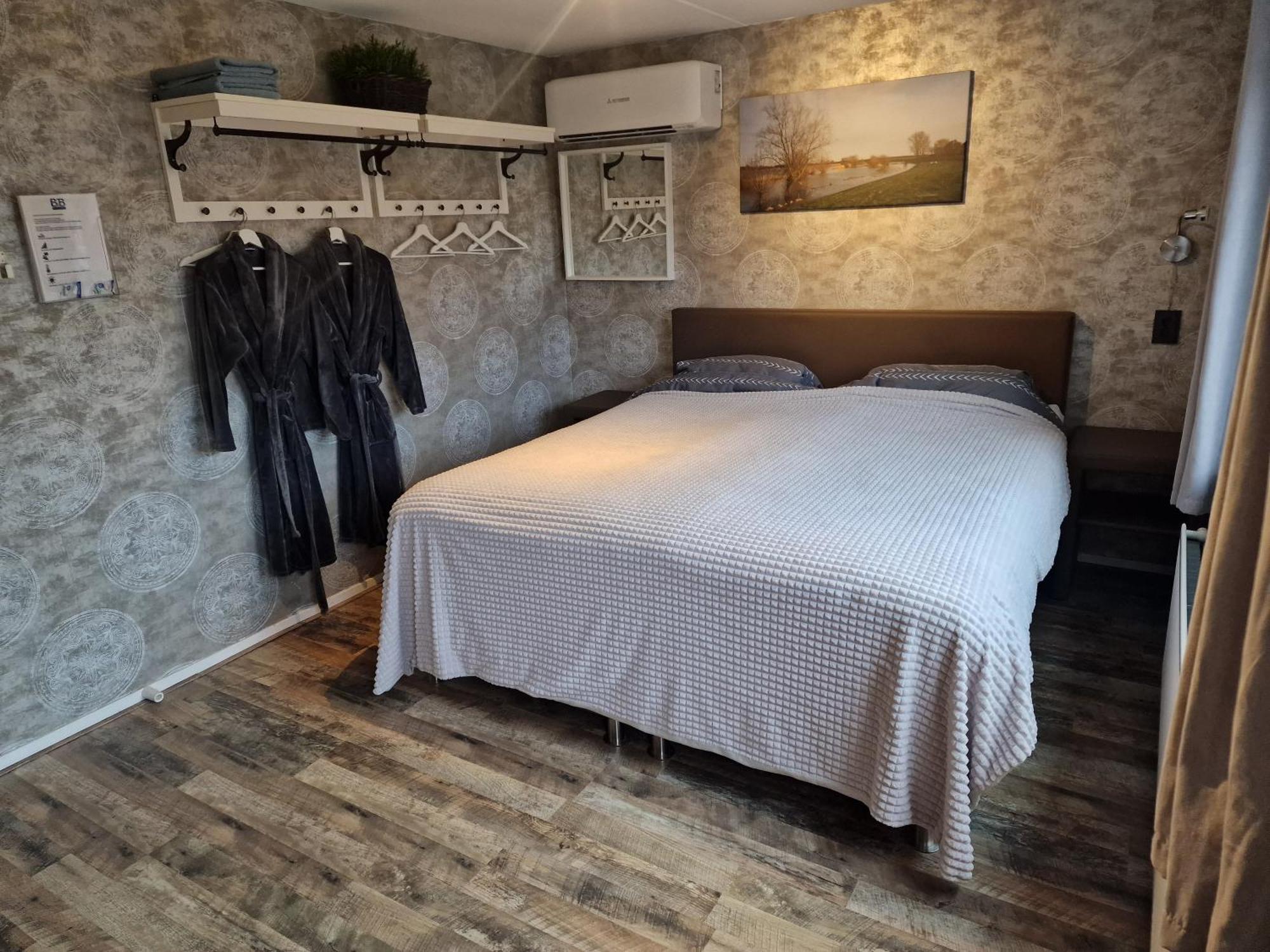 Bed & Budget Mackenzieplaats Wilp 외부 사진